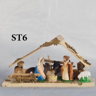 Szopka ST6 - wysokość 15 cm długość  28 cm szerokość 10 cm wysokość figurek 8 cm