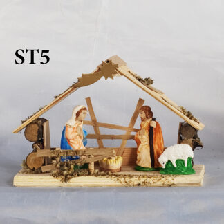 Szopka ST5 - wysokość 15 cm długość  22 cm szerokość 10 cm wysokość figurek 8 cm