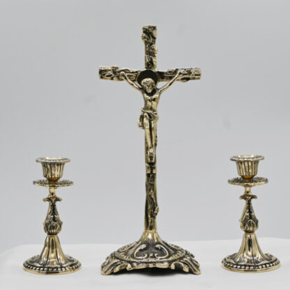 Komplet kolędowy mosiężny – Krzyż "Drzewo" ok. 29 cm. o podstawie trójkąta – lichtarze ok. 12 cm